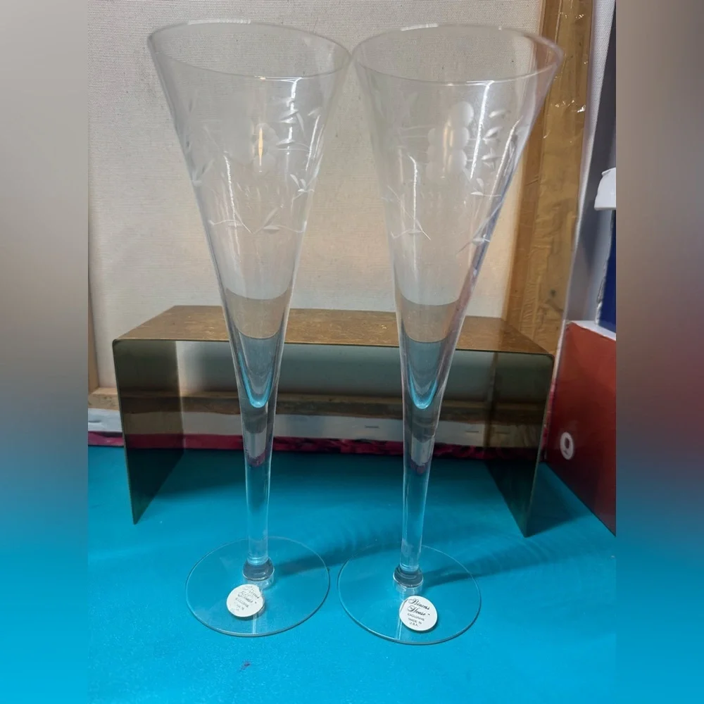 Princess House Heritage champagne toasting flutes. Set of 2. - Picture 2 of 5